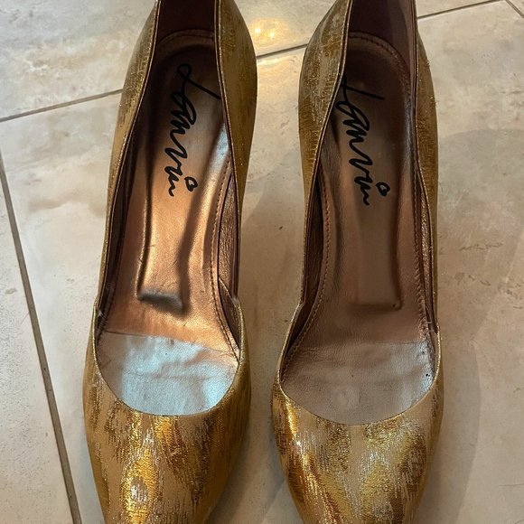 Lanvin Shoes - Lanvin gold heels, size 9